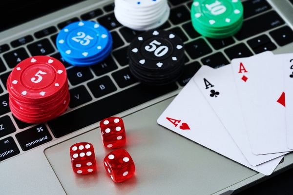 8k84 live casino baccarat table with professional dealer Philippines